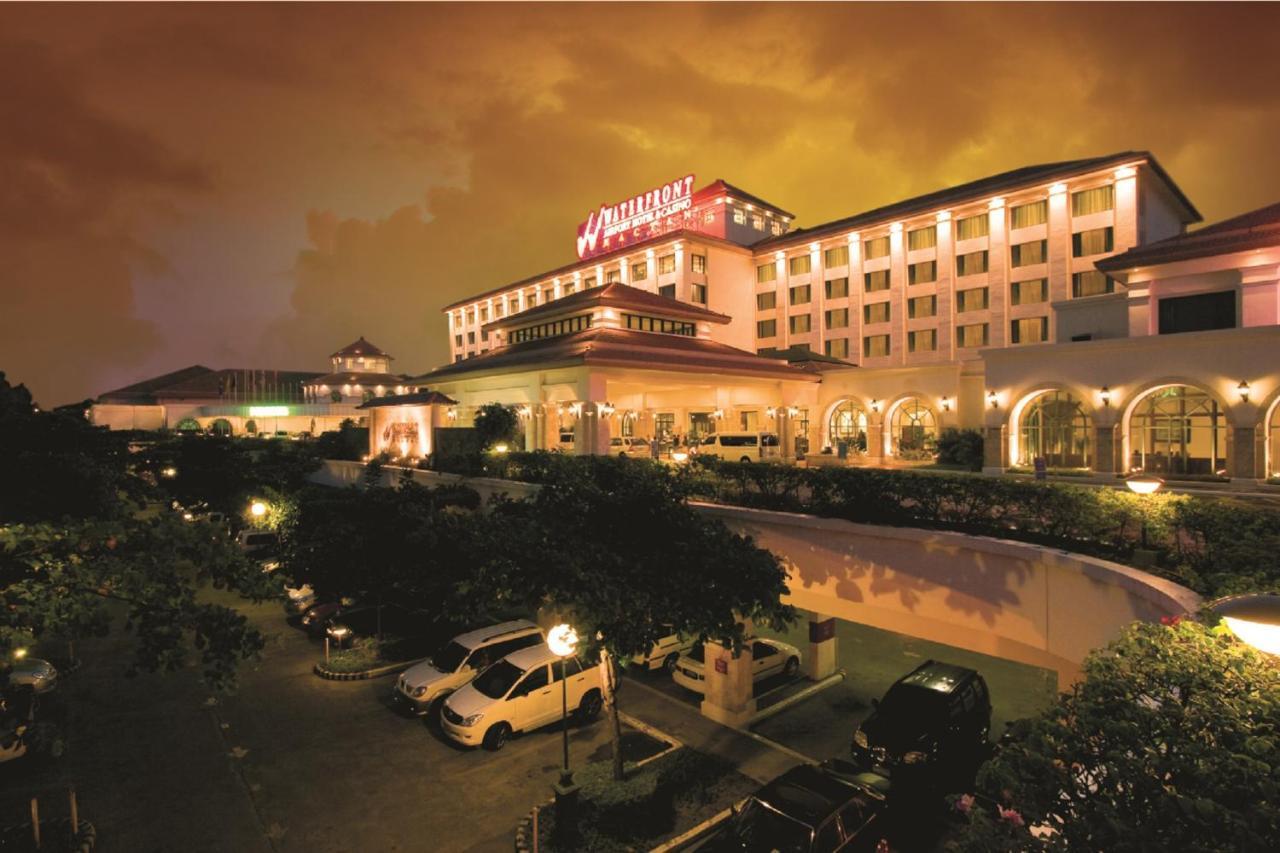 Waterfront Airport Hotel And Casino Lapu-Lapu City Dış mekan fotoğraf